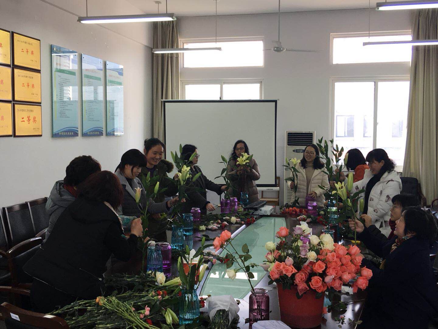 英国上市公司官网365女教师上得了讲堂，做得了科研，插得了花，棒棒哒！